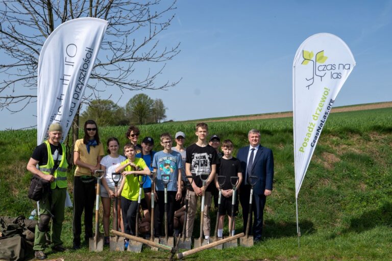 Czasnalas-CaterpillarFoundation-Toszek_1500szt